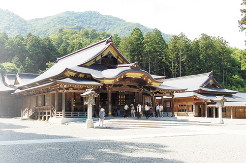 弥彦神社